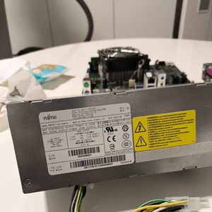 Fujitsu Siemens Netzteil S26113-E611-V70-01 D12-250P1A PSU 16 PIN Power Supply