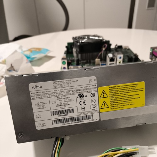 Fujitsu Siemens Netzteil S26113-E611-V70-01 D12-250P1A PSU 16 PIN Power Supply