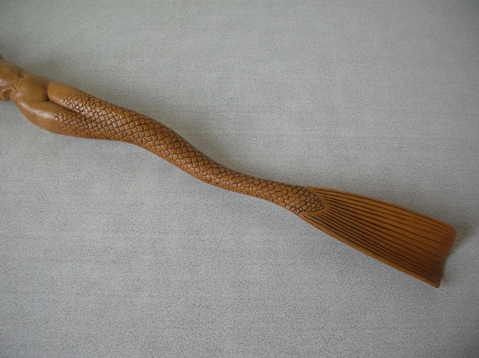 Ancien chausse pied femme nue sirène en plastique Made in  France 51 cm - Photo 3/4