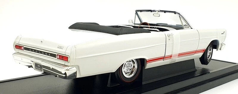 Road Signature 1/18 Scale Diecast 92627 - 1966 Mercury Cyclone GT - White - Image 2 of 4