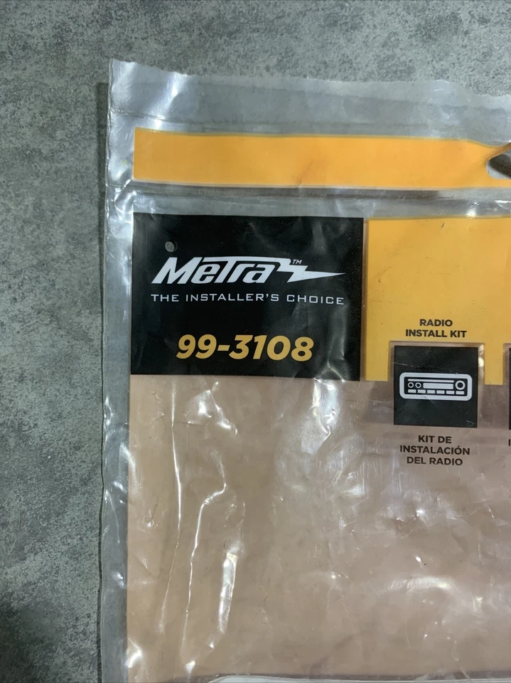 Metra 99-3108 Single/Double DIN Dash Kit Select 2000-2005 Saturn Vehicles - Image 2 of 3