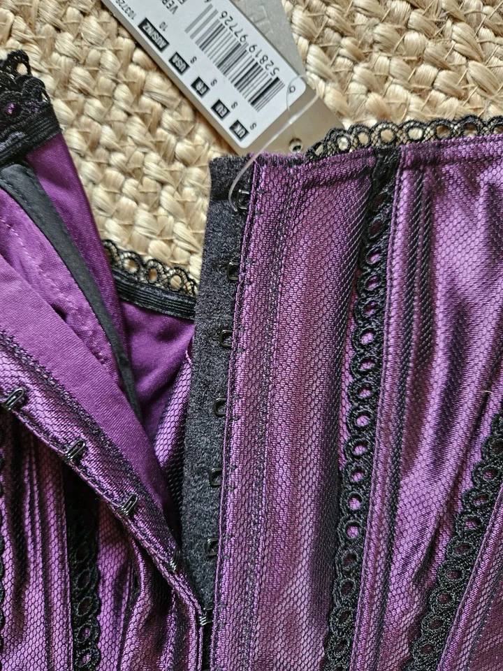 Fauve. Talla pequeña. Corsé morado. Corpiño. Con cordones. Frente de gancho y ojo. Steam Punk Foto 4 de 4