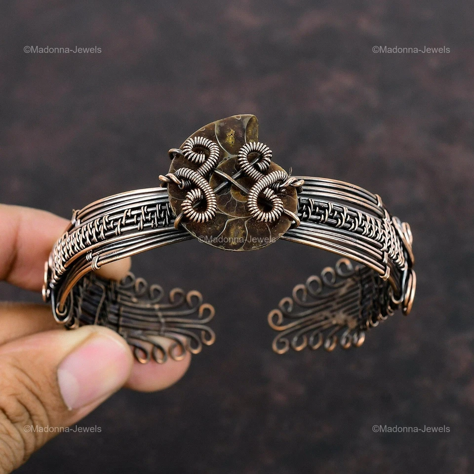 Brazalete ajustable para niñas con brazalete envuelto en alambre de cobre joyería fósil de amonita Foto 4 de 4