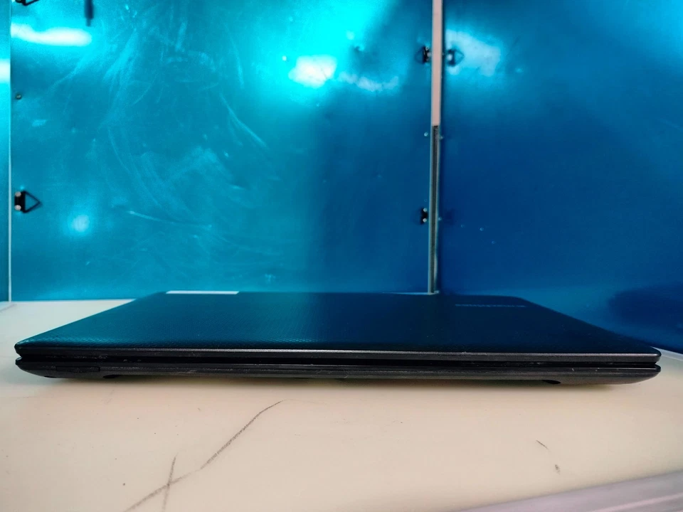 eMachines E642 Notebook/Gehäuse/Scharnier DEFEKT / ERSATZTEILSPENDER (R7 1152) - Bild 3 von 4