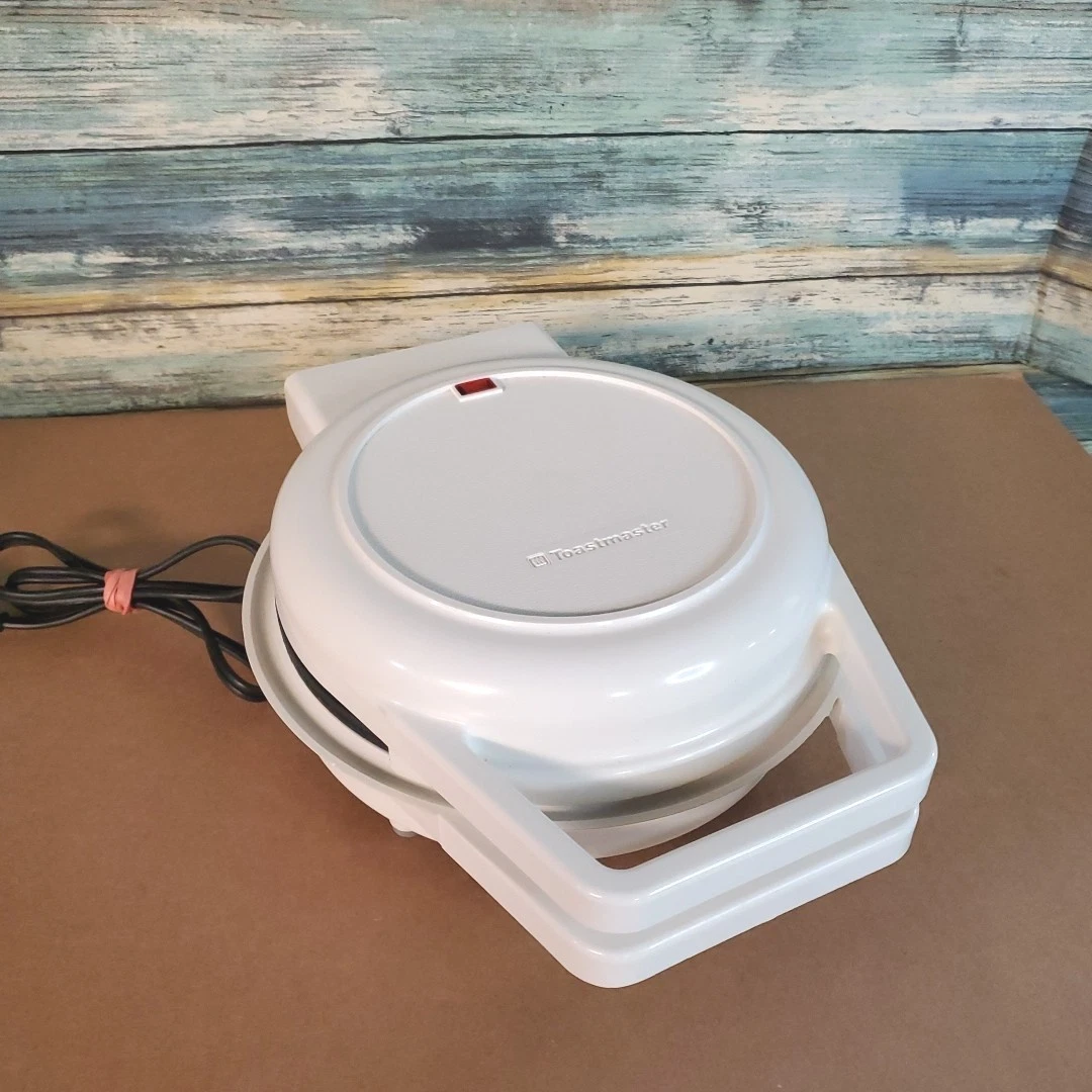 Toastmaster Waffle Maker Cool-Touch Belgian Model 220 Vintage Made in USA