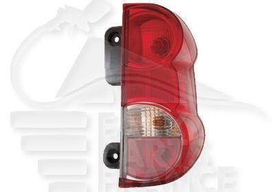 Feu arrière-droit Nissan NV200 pour remplacer un phare cassé de camionnette 2010