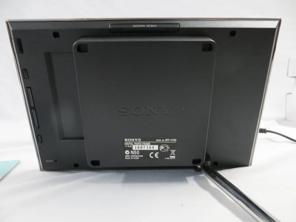 Sony Digital Photo Frame DPF-V700 7 Inch Display Remote Included - Never Used - Image 3 of 4
