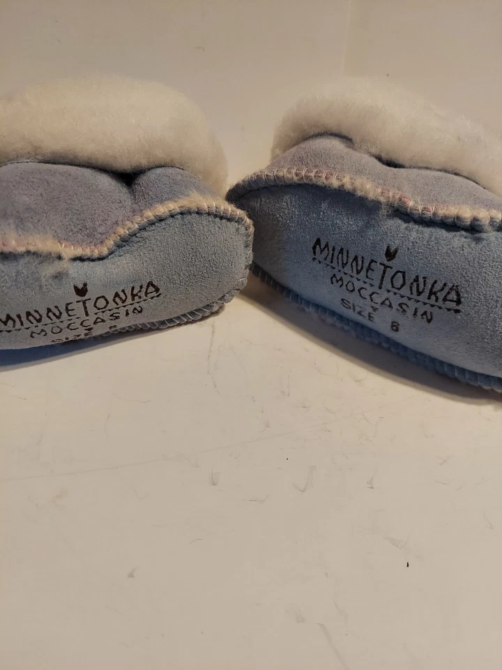 Minnetonka PA Poo-Shu Infant Size 6 Lt Blue Sheepskin 1465 - Image 4 of 4