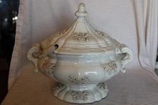 White Ceramic Soup Tureen with Spoon, Raised details Off-White, Made in Italy