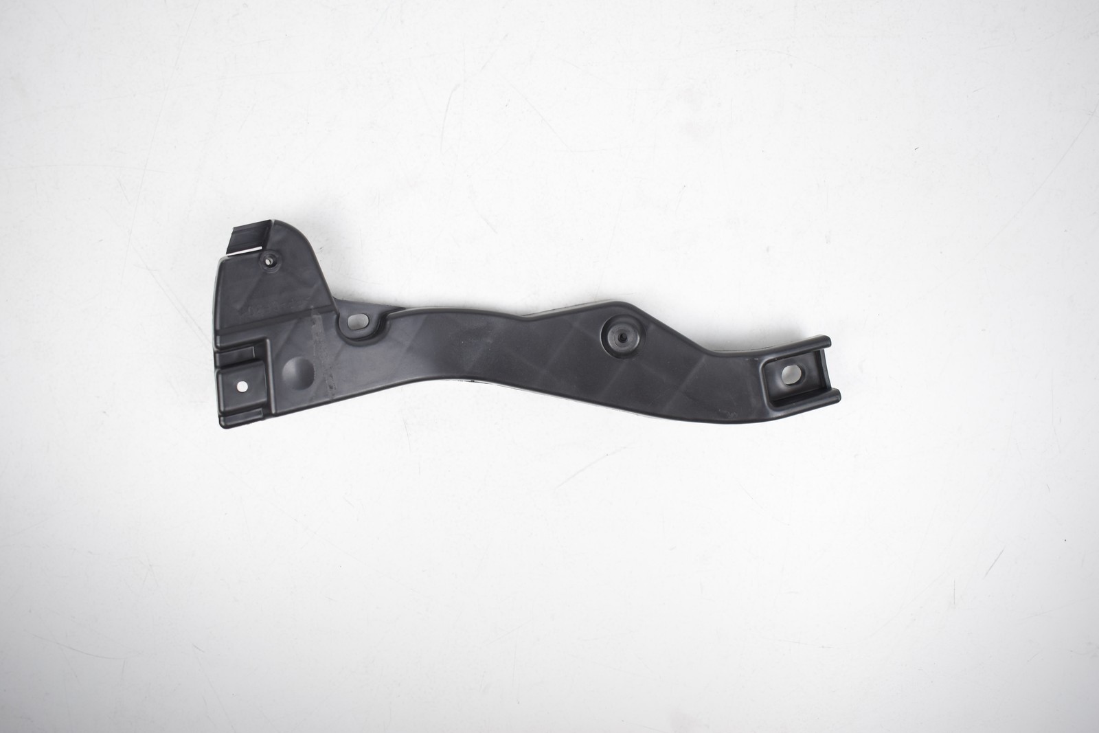AUDI A4 2004-2008 SALOON Audi A4 05-08 Front Bumper Brace Bracket Right Hand