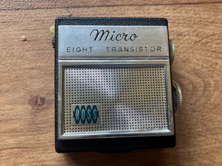 Radio d'epoca Ross Micro Eight Transistor non funzionante