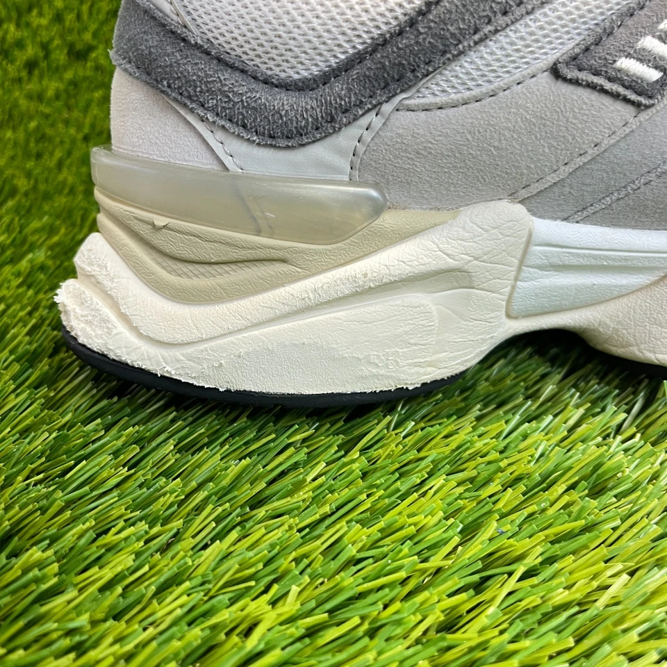 Tênis New Balance 9060 masculino tamanho 7Y cinza branco atlético corrida caminhada - Imagem 3 de 4