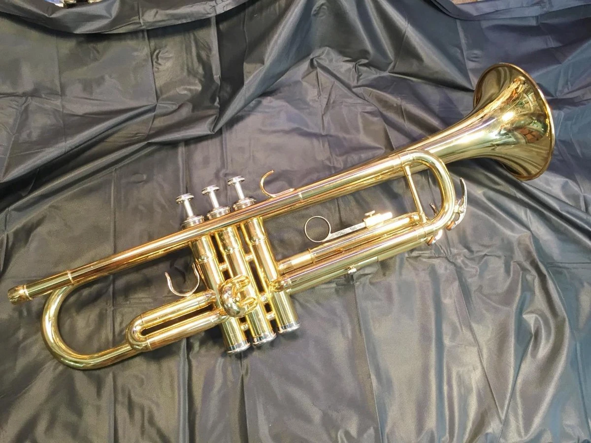 Yamaha YTR2335 Trumpet Assembled in USA Gently Used Mint with Case and Extras