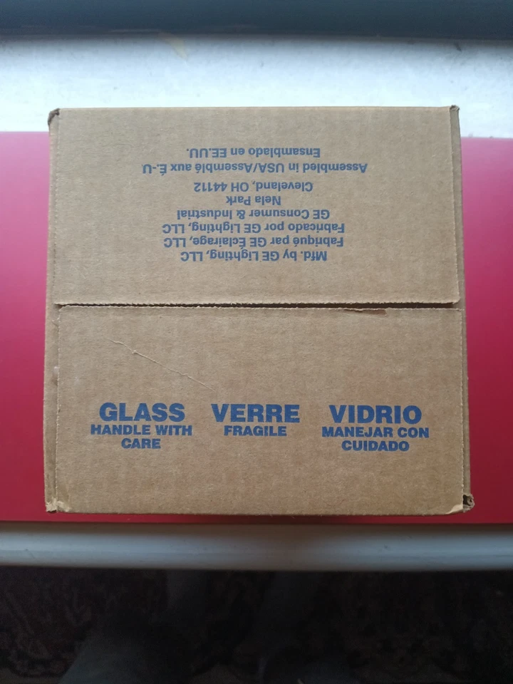 GE 500PAR64/WFL 500 watt 120V - Par Lamp 8" - Image 3 of 4