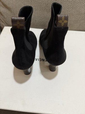 Louis Vuitton Women s Black Suede Chelsea Ankle Boots Round Toe Pull On EU 37