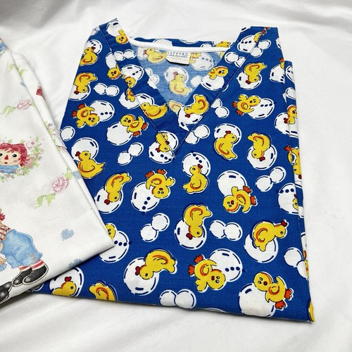 Vintage Scrub Tops Lot of 3 L/XL Pockets Puppies Chicks & Ragedy Ann Tafford - Picture 4 of 9