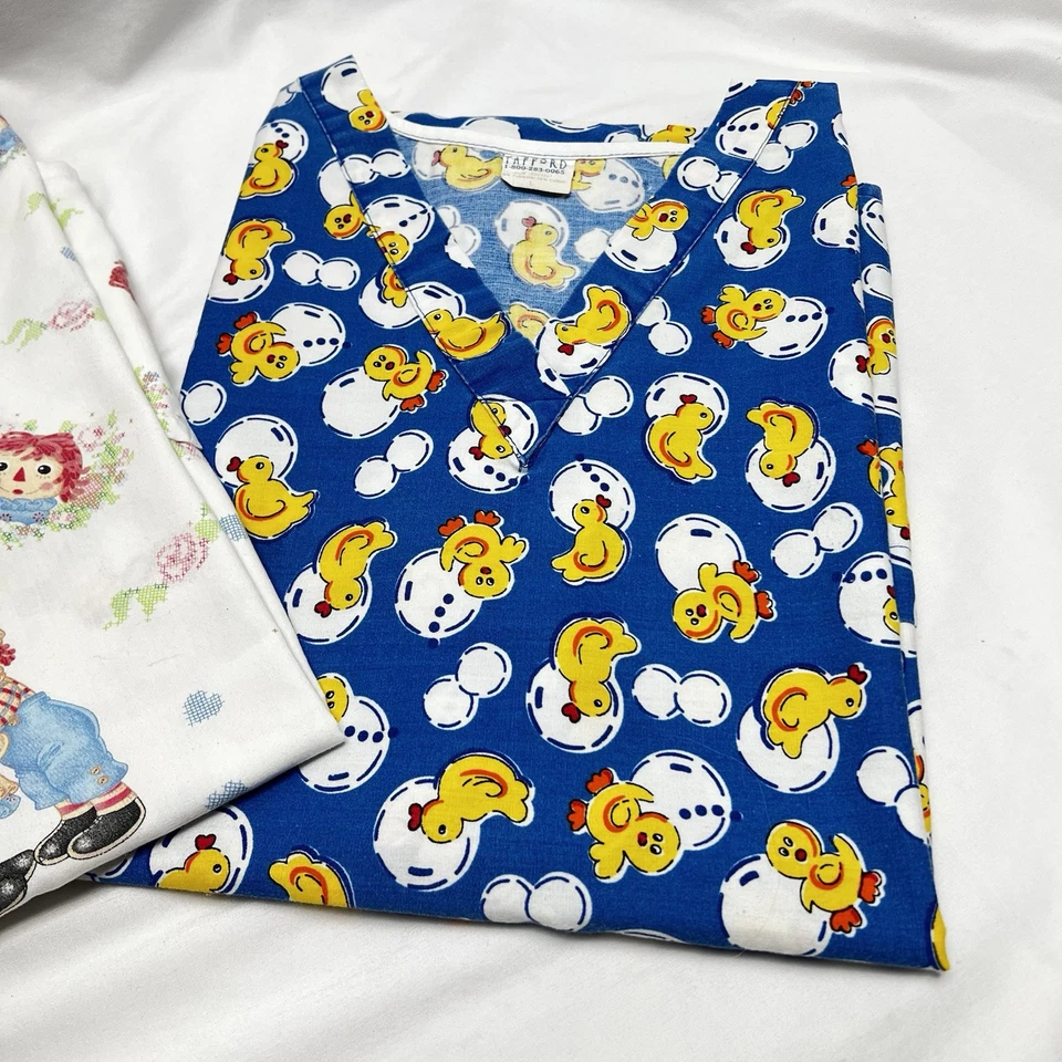 Vintage Scrub Tops Lot of 3 L/XL Pockets Puppies Chicks & Ragedy Ann Tafford - Image 4 of 4