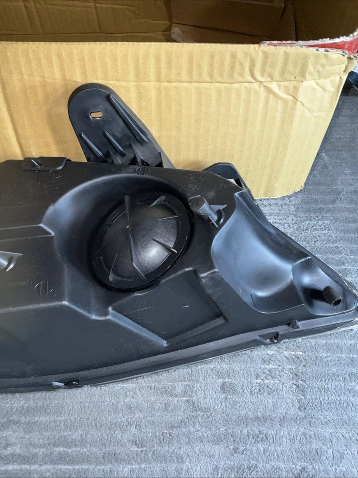 Eagle Eyes GM367-B001L Left Headlight Assembly For 05-10 Pontiac G6 - Image 4 of 4