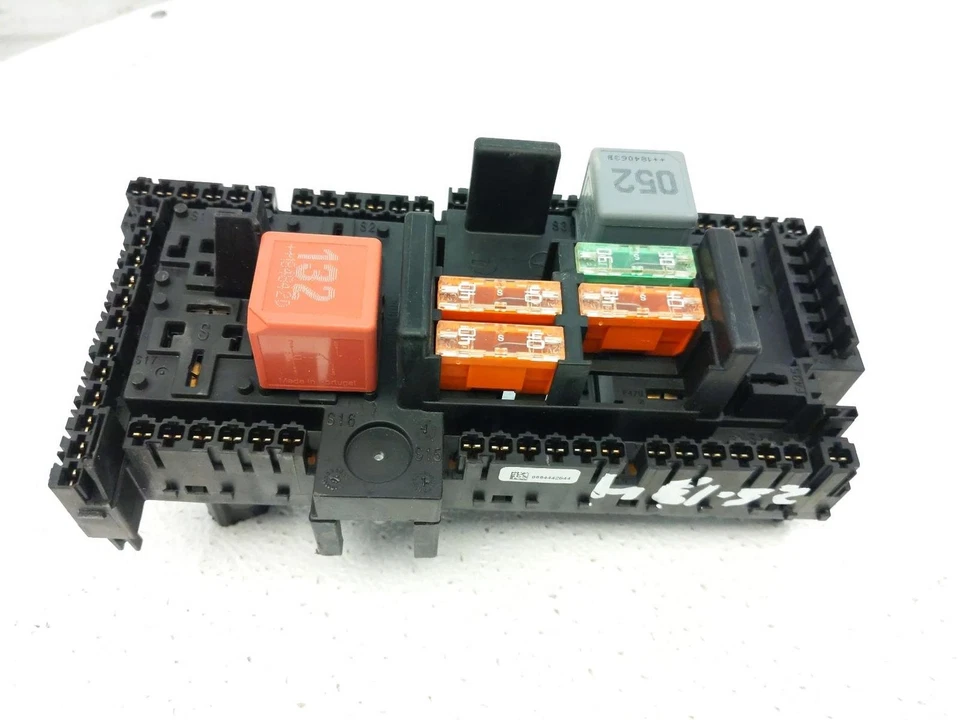 Mercedes-Benz C300 2019 2,0 L cabina trasera interior caja de fusibles 213-906-88-01 Foto 3 de 4