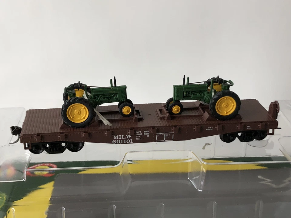 Athearn HO Milwaukee Road 40' Flat Car w/ John Deere Model B Tractors Load NOS - Image 3 of 4