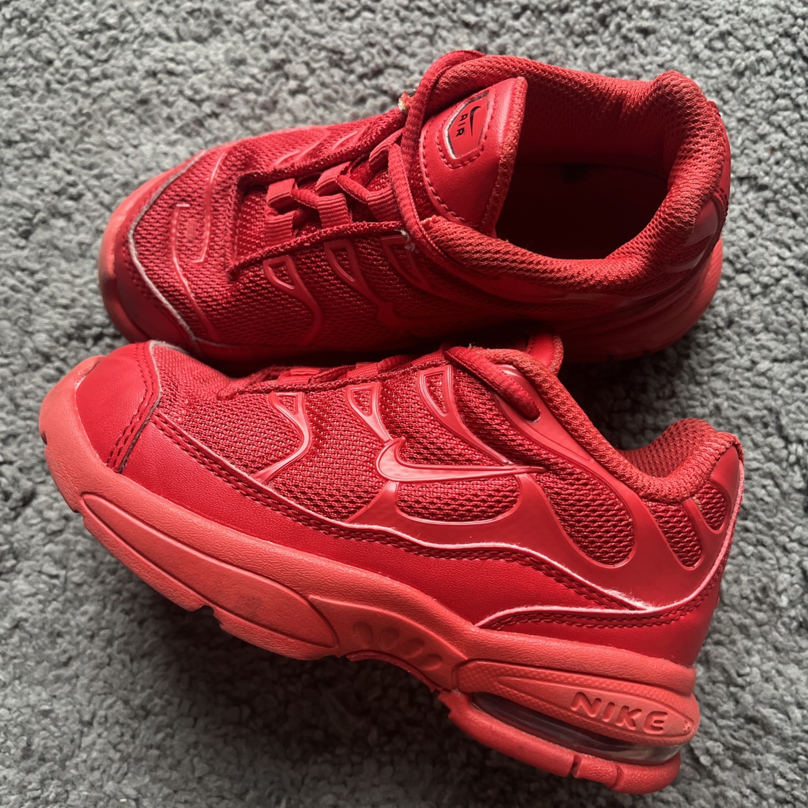 Nike Little Air Max Plus Shoes Boys Toddler Size 9C Red Snea