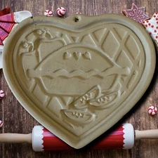 VTG The Pampered Chef 1998 "Welcome Home Heart" Clay Cookie Mold Apple Pie #2911