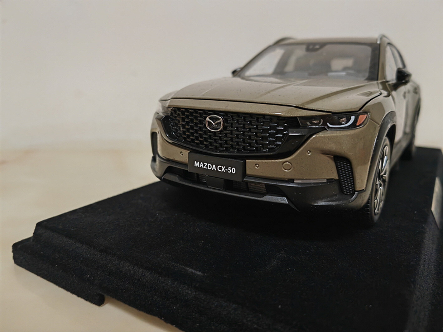 1/18 Scale Mazda CX-50 SUV 2023 Gold Diecast Model Car Toy