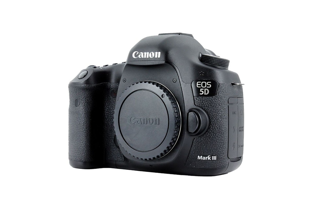 Canon EOS 5D MARK III 22.3 MP Digital SLR With 50mm F/1.4 Canon EOS 5D MARK III 22.3 MP Digital SLR With 50mm F/1.4