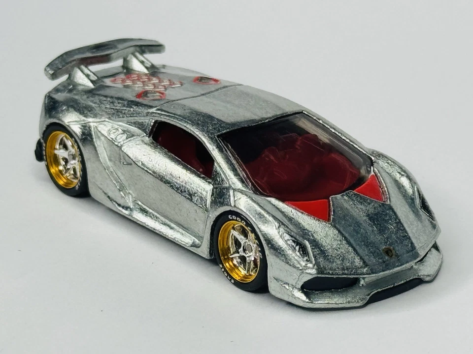 SICK Hot Wheels ZAMAC Lamborghini Sesto Elemento con LLANTAS DE ALEACIÓN, pilotos/frenos reales Foto 3 de 4