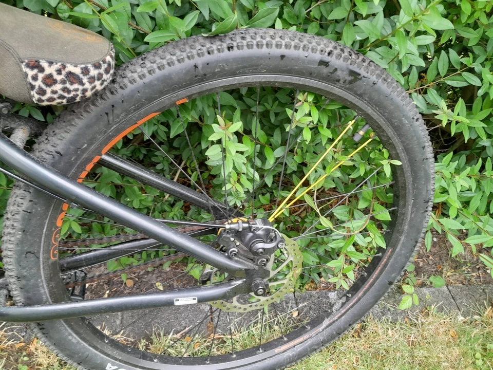 NS Bikes Metropolis 26 Zoll Dirt Bike - Schwarz gold - Bild 2 von 3