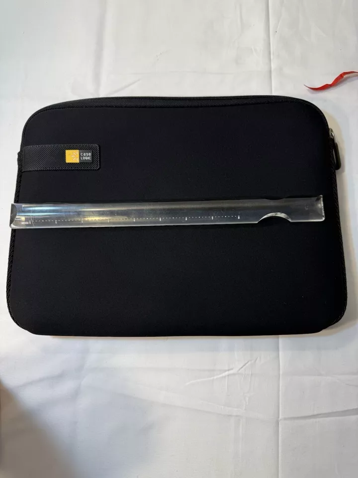 Logic Padded iPad Or Tablet Sleeve, With Sturdy zip lock. - Image 2 of 2