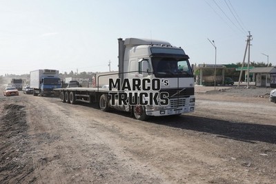 LKW Foto Volvo FH12 Pritschen-LKW Kirgisistan weiß #w4vf