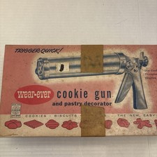 Vintage Wear-Ever Cookie Gun Pastry Decorator Trigger-Quick w/ Box Complete Set