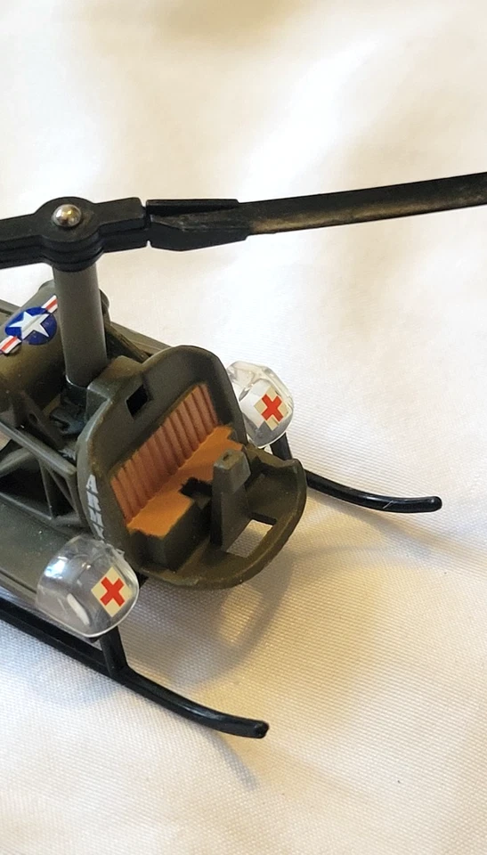 Corgi Fighting Machines Bell H-13 Sioux Army Medevac Helicopter M*A*S*H READ - Image 3 of 4