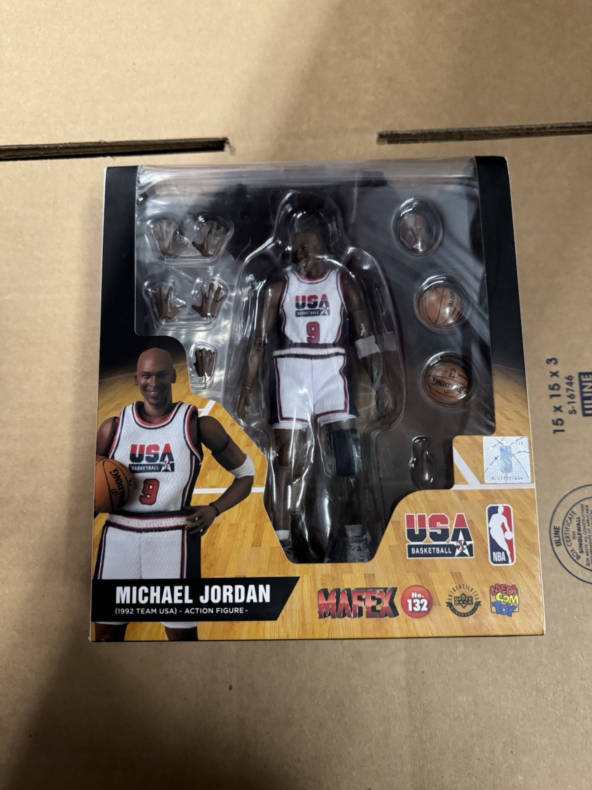 Medicom Toy MAFEX - Michael Jordan (1992 Team USA) Collectible Figure