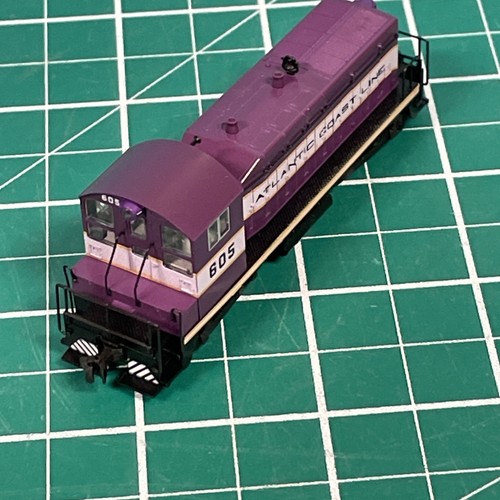 New! N-Scale Kato 176-4390 NW2 ACL $260.00 Make offer - Picture 4 of 13