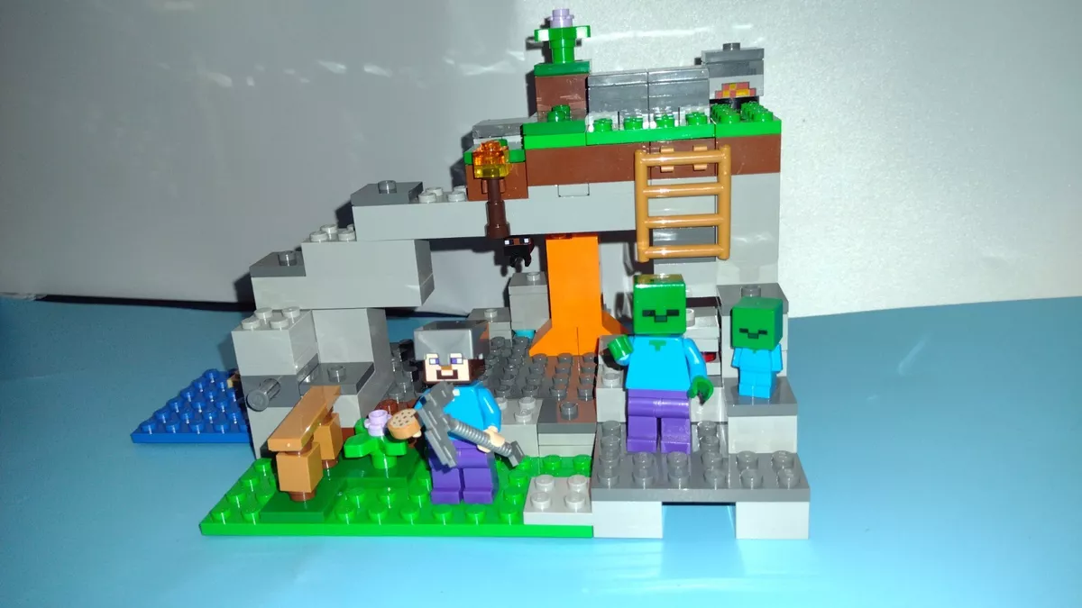 LEGO Minecraft The Zombie Cave 21141 w Manual 100 Complete All 4 Minifigures