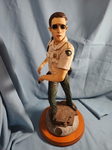 1999 Vanmark “Keeping the Peace” Police Sheriff Statue LARGE 20” LIMITED EDITION - Picture 7 of 24