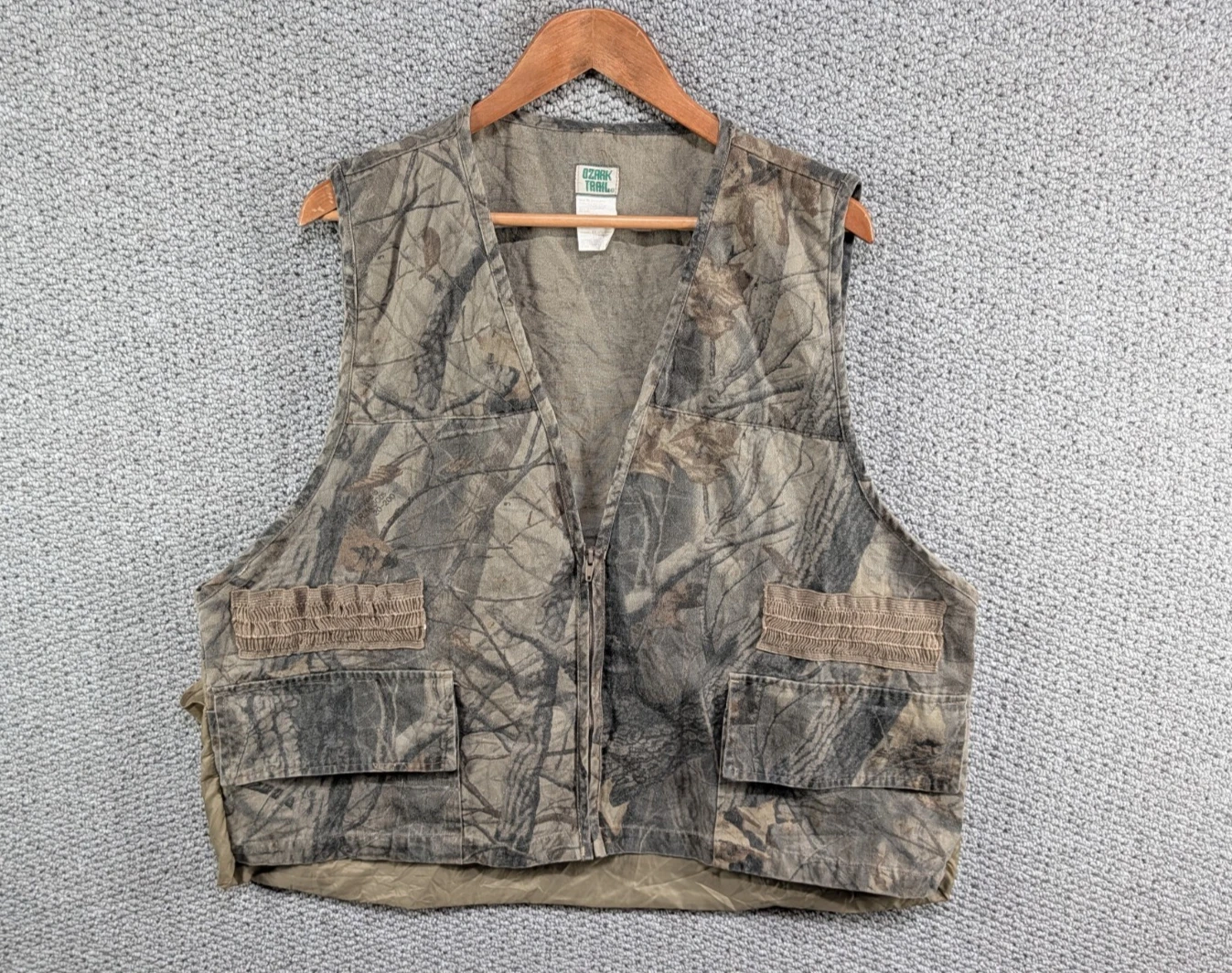 Ozark Trail Vintage Realtree Hardwoods Camo Gamebag Fishing Hunting Vest XL
Opens in a new window or