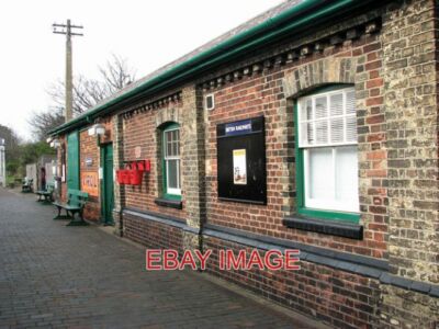 FOTO SHERINGHAM - DER ALTE BAHNHOF DREI FEUEREIMER ZU SEHEN HANGI