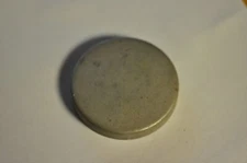 Unbranded metal front lens cap with inner felt. Inside diameter is 50.65mm. 