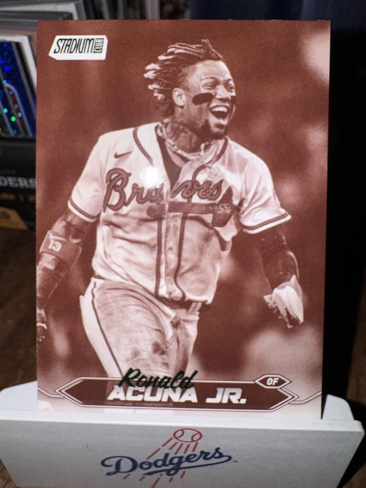 Ronald Acuña jr #100 Topps Stadium Club 2024 Black And White Green Foil - Image 4 of 4