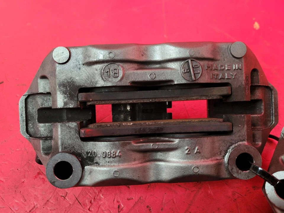 PAR DE PINZAS DE FRENO DELANTERAS TRIUMPH SPEED TRIPLE RS 1050 2018  Foto 2 de 4