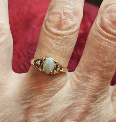 Ovaler Opal 2 runde Diamanten Ring 14K Gelbgold Gr. 5,5 2,18 Gramm Vintage