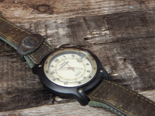 Vintage Timex expedition Men's Quartz Watch Original Strap - Picture 9 of 10