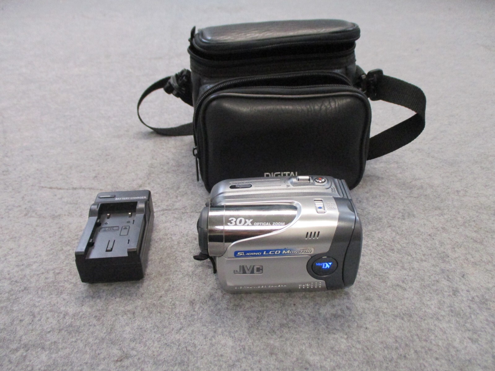 JVC GRDA30U Digital Video Camera 30x Optical Zoom Sliding Monitor