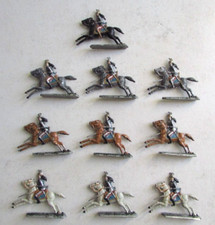 Lot de 10 cavaliers Dragons Plomb ou étain Demi ronde bosse peints