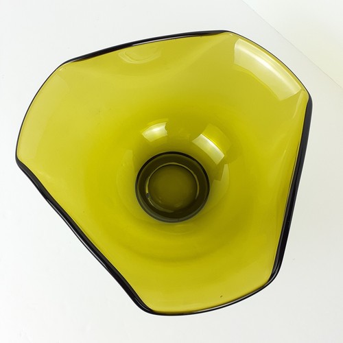 Vtg MCM Avocado Green Glass Bowl Decorative Art Serving Dish Centerpiece - Picture 2 of 13