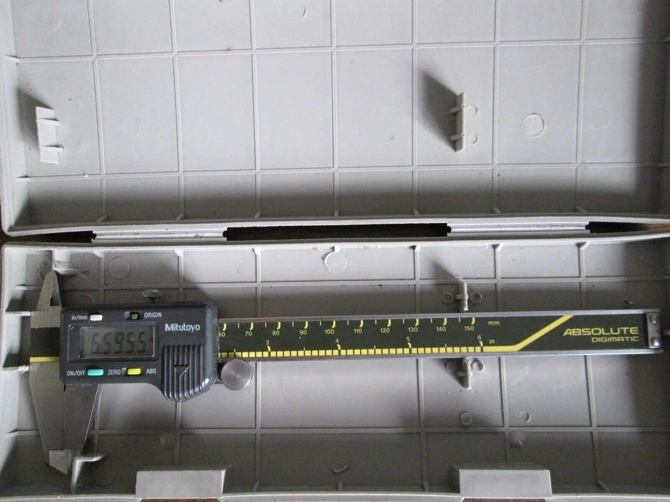 Digital Caliper MITUTOYO 500-196 ABSOLUTE 0-6" range TESTED  Case & battery - Image 3 of 4