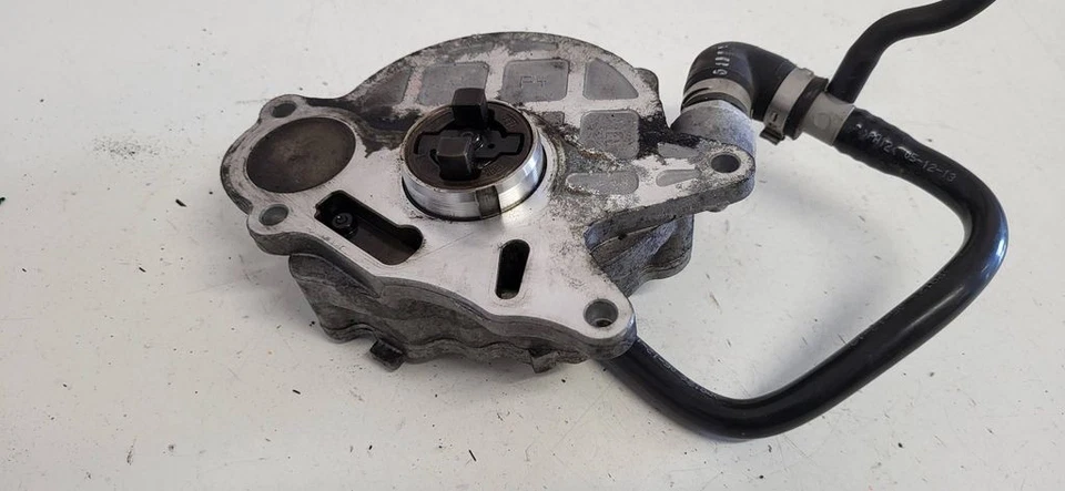 Audi A5 8T 8F 2014 Diesel vacuum pump 03L145100 BTV76782 - Image 2 of 4